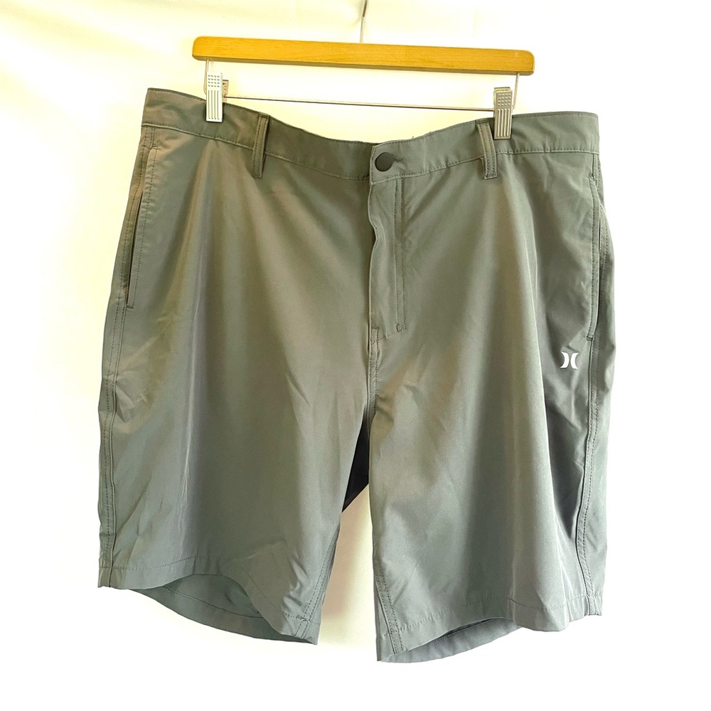 Hurley Men’s Shorts Size 40. Gray Classic Flat FrontSize: 40